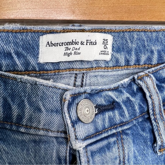ABERCROMBIE The Dad High Rise Distressed Jeans - Picture 4 of 6